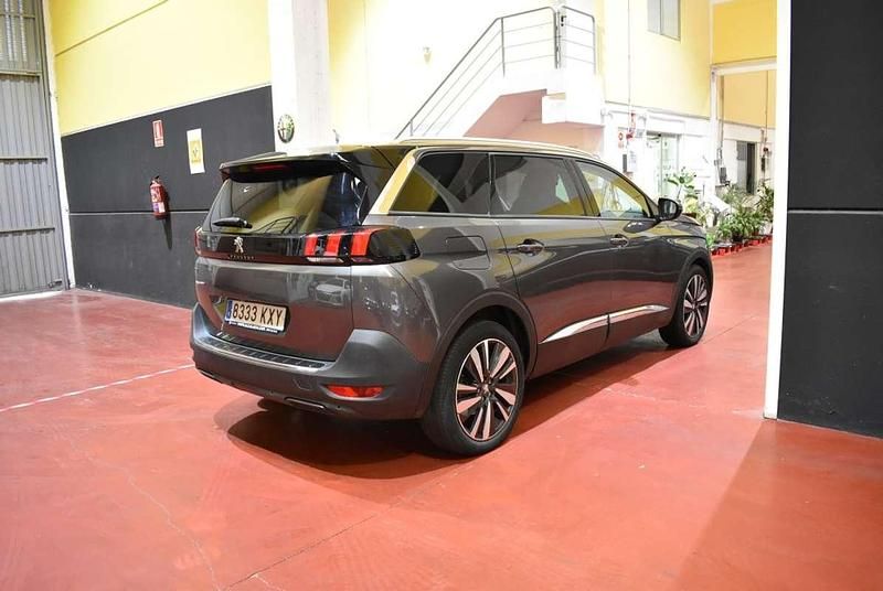 Usado Peugeot 5008 Allure 131 CV (96 kW) 2019 Gris Monovolumen