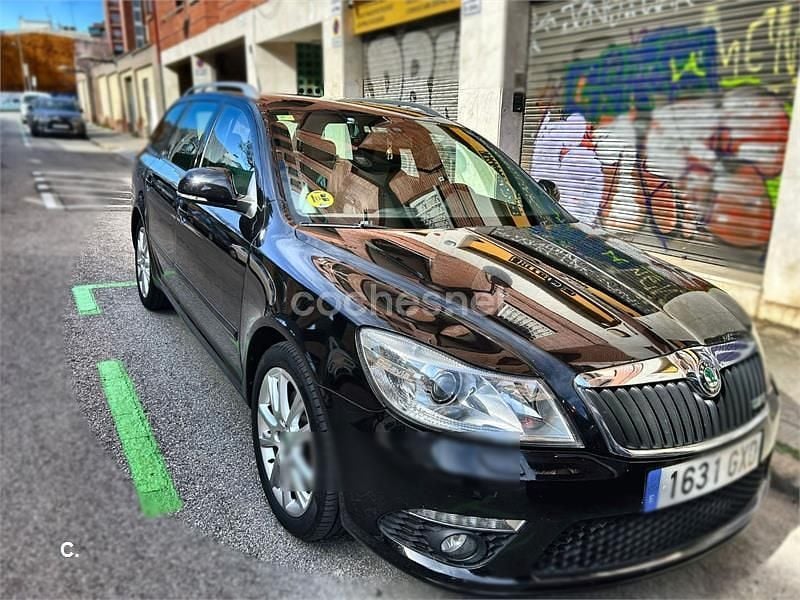 Usado Skoda Octavia RS 170 CV (125 kW) 2010 Azul Berlina