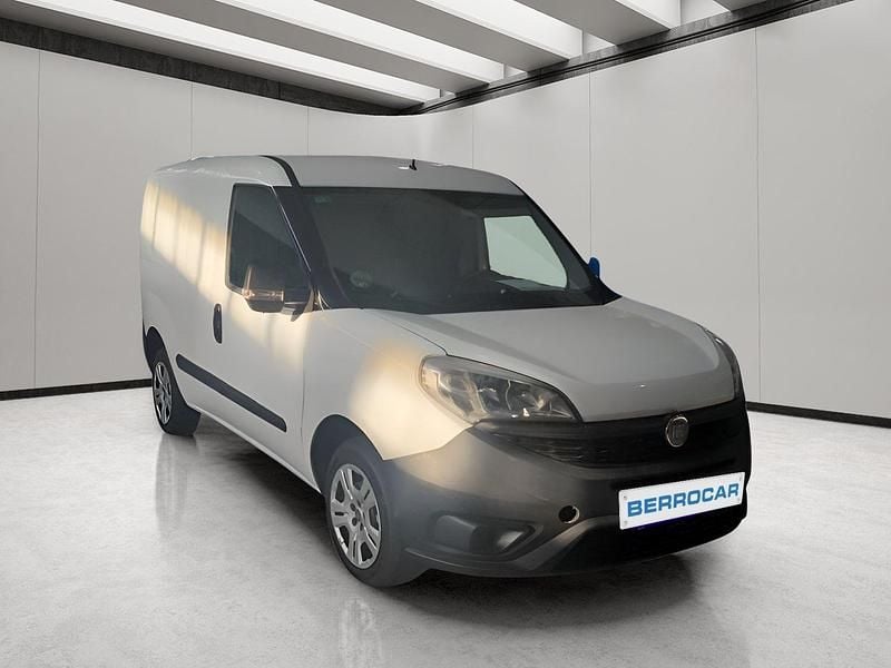 Usado Fiat Doblò 90 CV (66 kW) 2015 Blanco Monovolumen