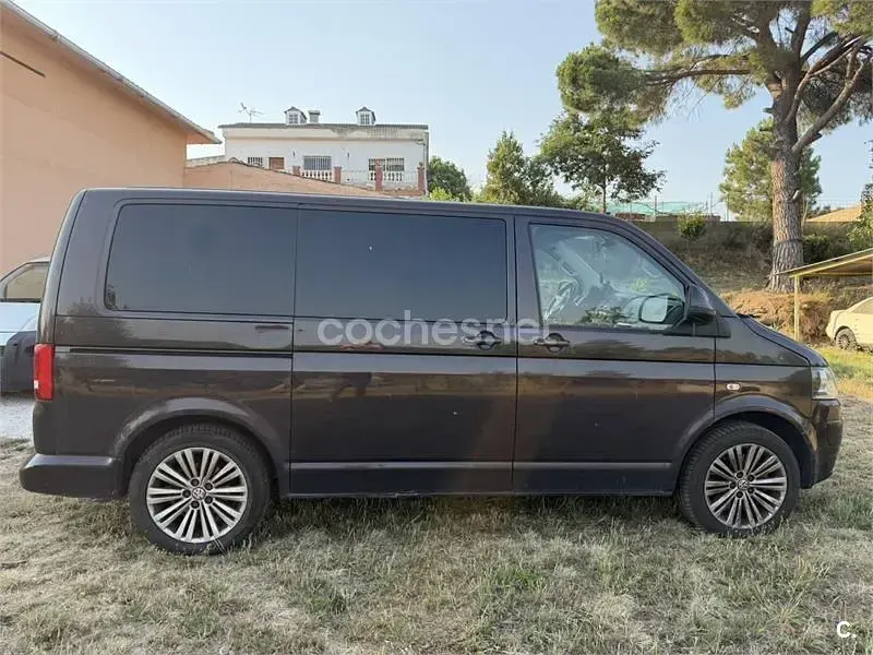 Usado VW Multivan Comfortline 180 CV (132 kW) 2011 Marrón Monovolumen