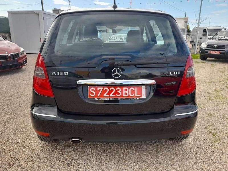 Usado Mercedes A180 Avantgarde 109 CV (80 kW) 2009 Negro Utilitario