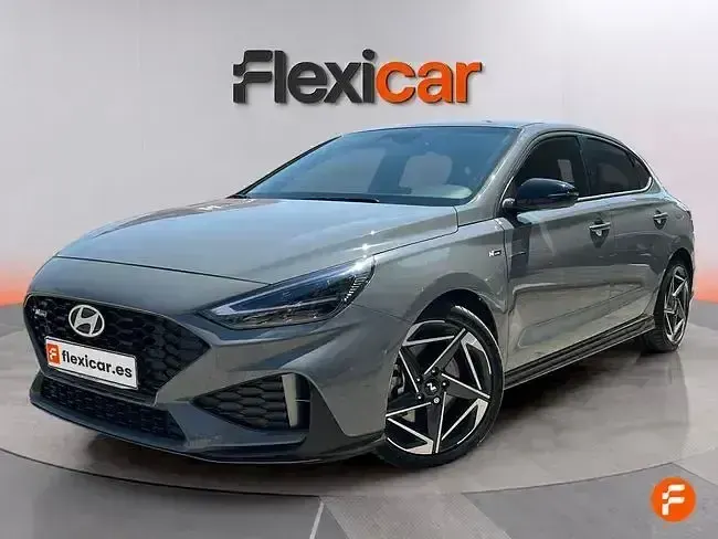 Usado Hyundai i30 N Line 140 CV (102 kW) 2025 Gris / plata Berlina