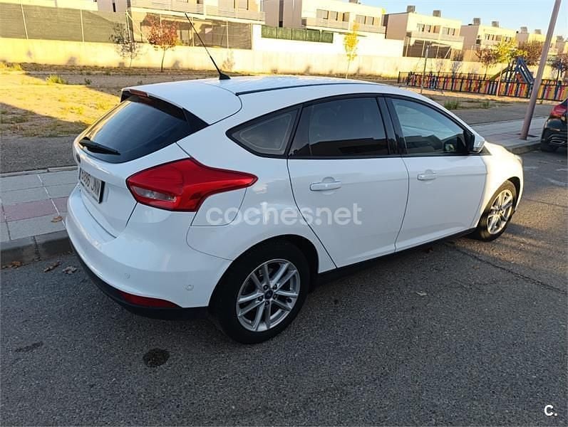 Blanco Usado 2016 Ford Focus Trend Berlina | 5400 € (Super precio) - Imagen 1/4