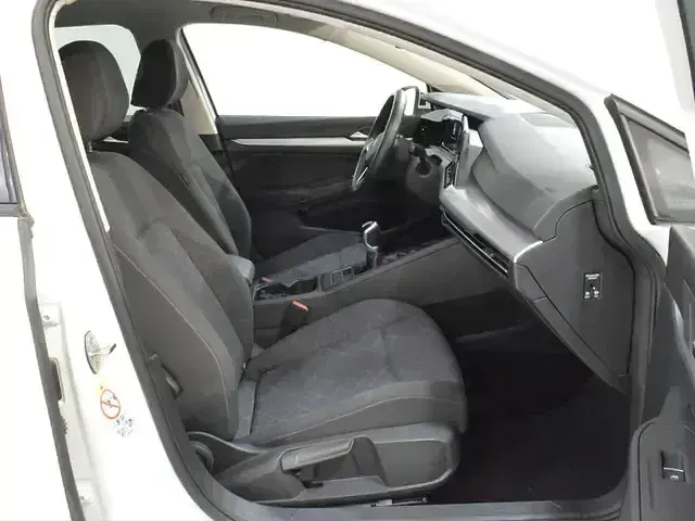 Usado VW Golf VIII Life 115 CV (84 kW) 2023 Blanco Familiar