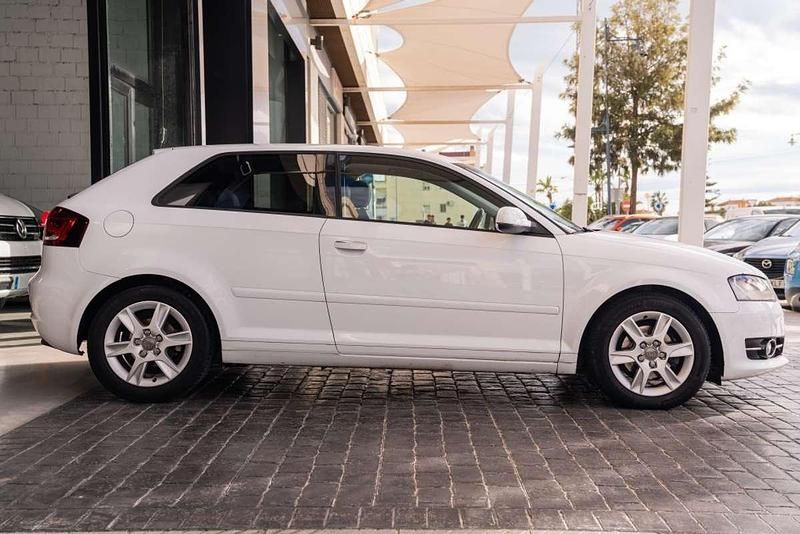 Usado Audi A3 Ambition 105 CV (77 kW) 2011 Blanco Utilitario