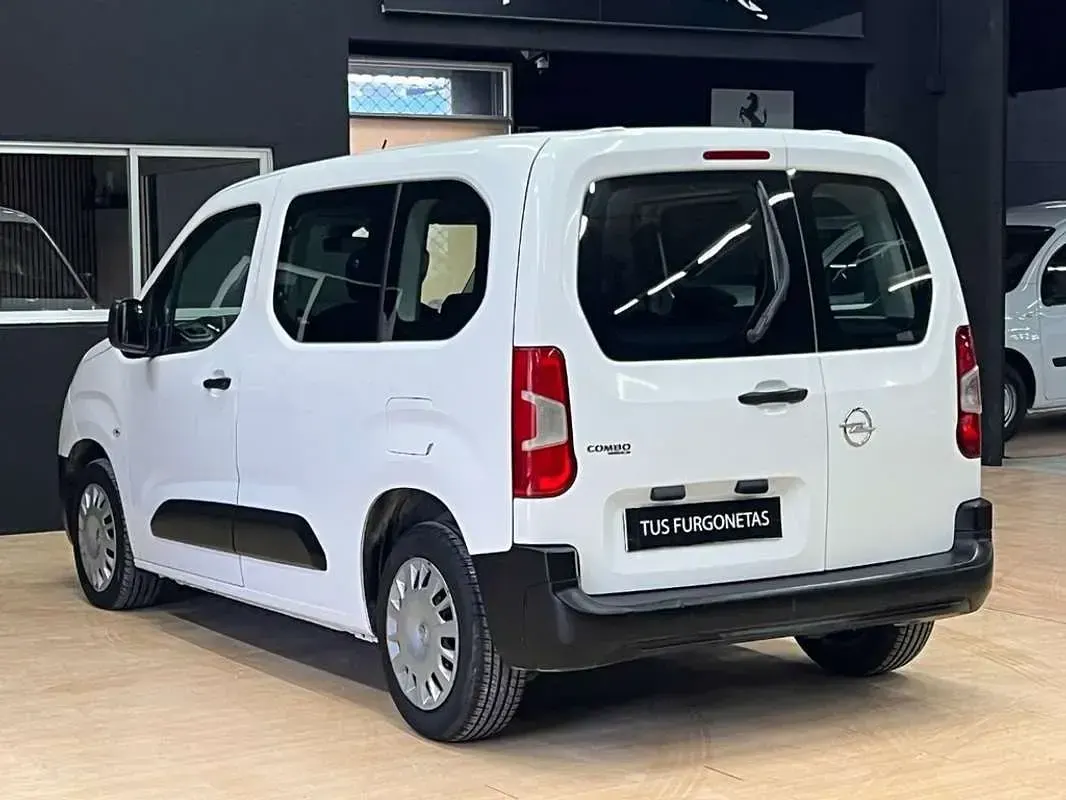 Usado Opel Combo 102 CV (75 kW) 2021 Blanco Monovolumen