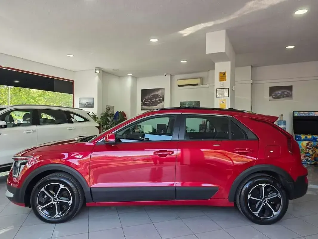 Usado Kia Niro 141 CV (103 kW) 2022 Rojo SUV