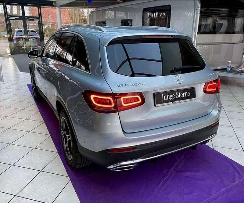 Usado Mercedes GLC300 211 CV (155 kW) 2021 Gris Utilitario