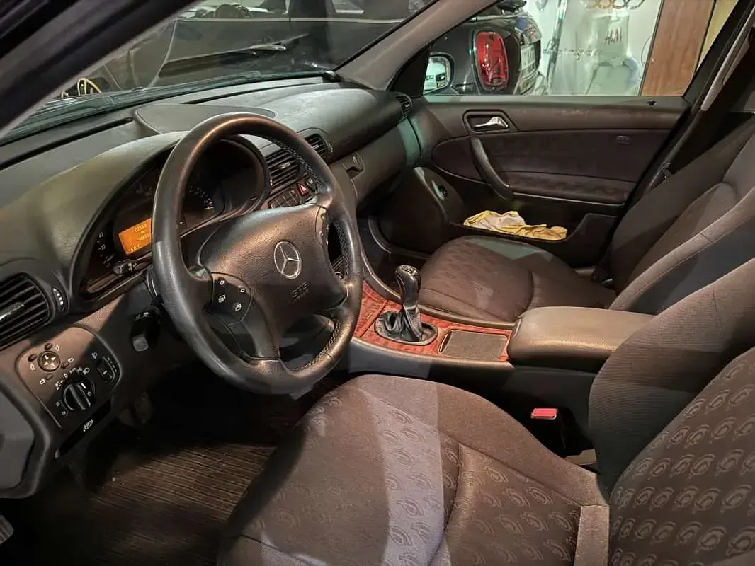 Usado Mercedes C220 Classic 150 CV (110 kW) 2004 Azul Berlina