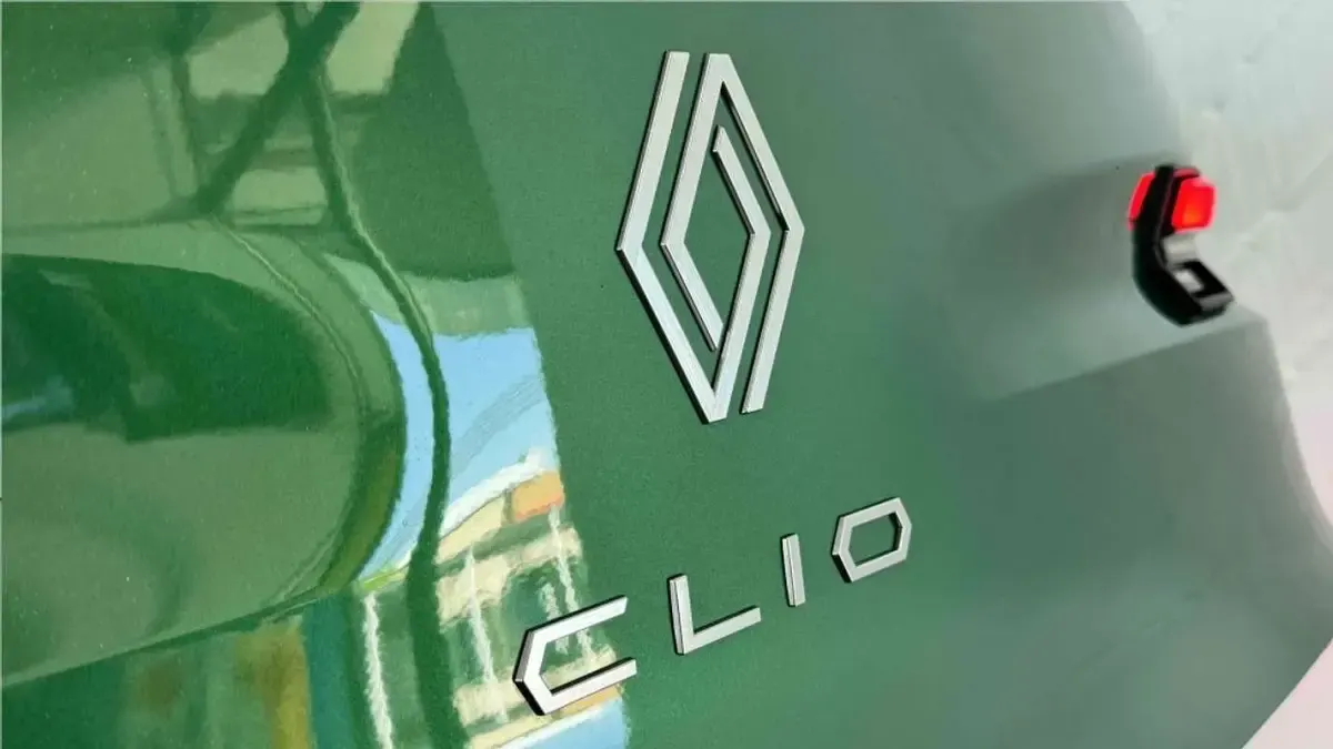 Nuevo Renault Clio Evolution 114 CV (83 kW) 2026 Verde Utilitario