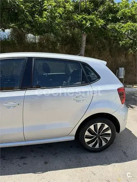 Usado VW Polo Edition 75 CV (55 kW) 2015 Gris / plata Berlina