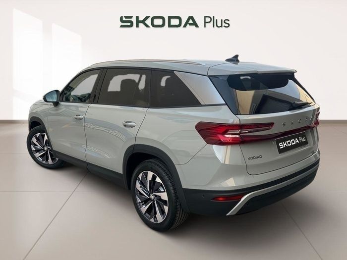 Gris Nuevo 2024 Skoda Kodiaq Selection SUV | 41.850 € (Precio justo) - Imagen 1/4