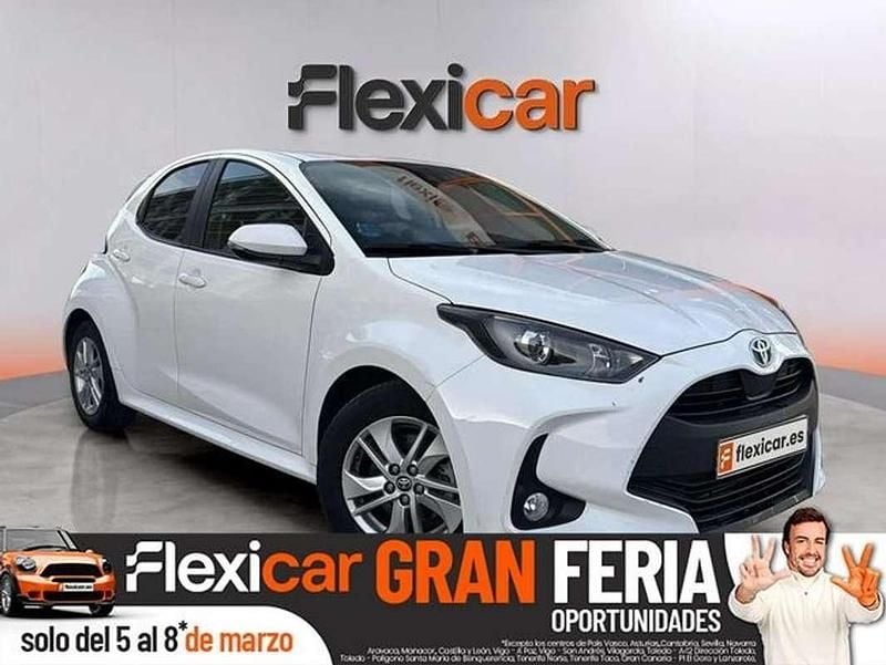 Usado Toyota Yaris Hybrid Business Edition 116 CV (85 kW) 2022 Blanco Utilitario