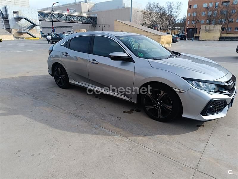 Usado Honda Civic Elegance 126 CV (92 kW) 2019 Gris / plata Berlina