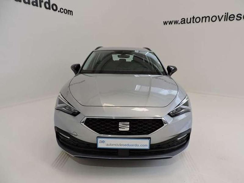 Usado Seat Leon Business 150 CV (110 kW) 2022 Plateado Familiar