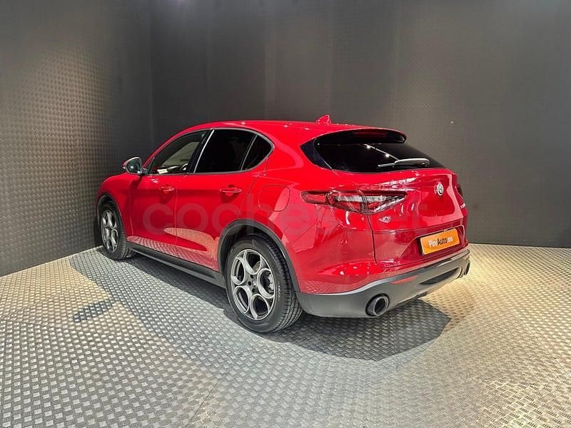 Usado Alfa Romeo Stelvio Sprint 190 CV (139 kW) 2022 Rojo SUV