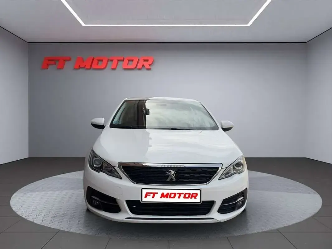 Usado Peugeot 308 SW Active 131 CV (96 kW) 2021 Blanco Familiar