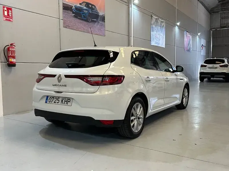 Usado Renault Mégane 132 CV (97 kW) 2018 Blanco Berlina