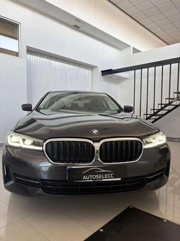 Usado BMW 530e Comfort Edition 292 CV (214 kW) 2021 Negro Familiar