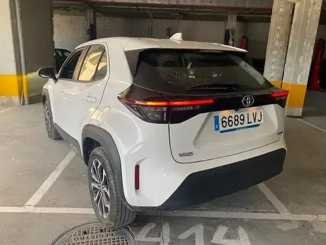 Usado Toyota Yaris Active 115 CV (84 kW) 2021 Blanco Utilitario