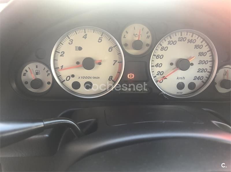 Usado Mazda MX5 110 CV (80 kW) 2005 Gris / plata Descapotable