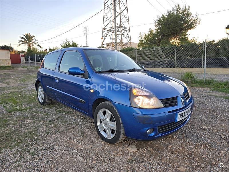 Azul Usado 2005 Renault Clio II Berlina | 2000 € (Buen precio) - Imagen 1/4