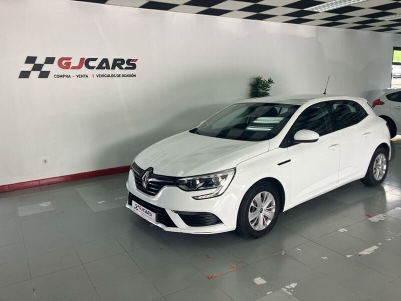 Blanco Usado 2016 Renault Mégane III Intens Berlina | 9900 € (Un poco caro) - Imagen 1/4