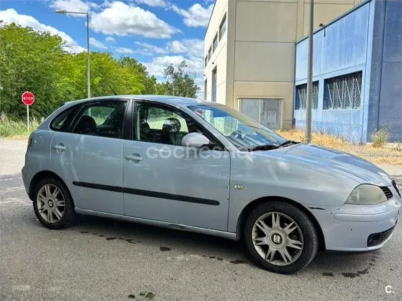 Usado Seat Ibiza Stella 100 CV (73 kW) 2003 Azul Utilitario