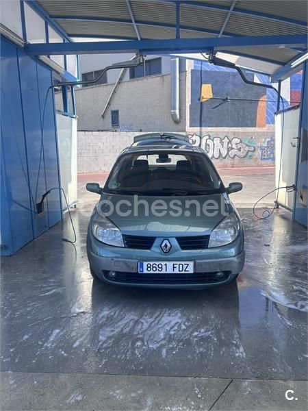 Usado Renault Scénic II Dynamique 110 CV (80 kW) 2006 Gris / plata Monovolumen