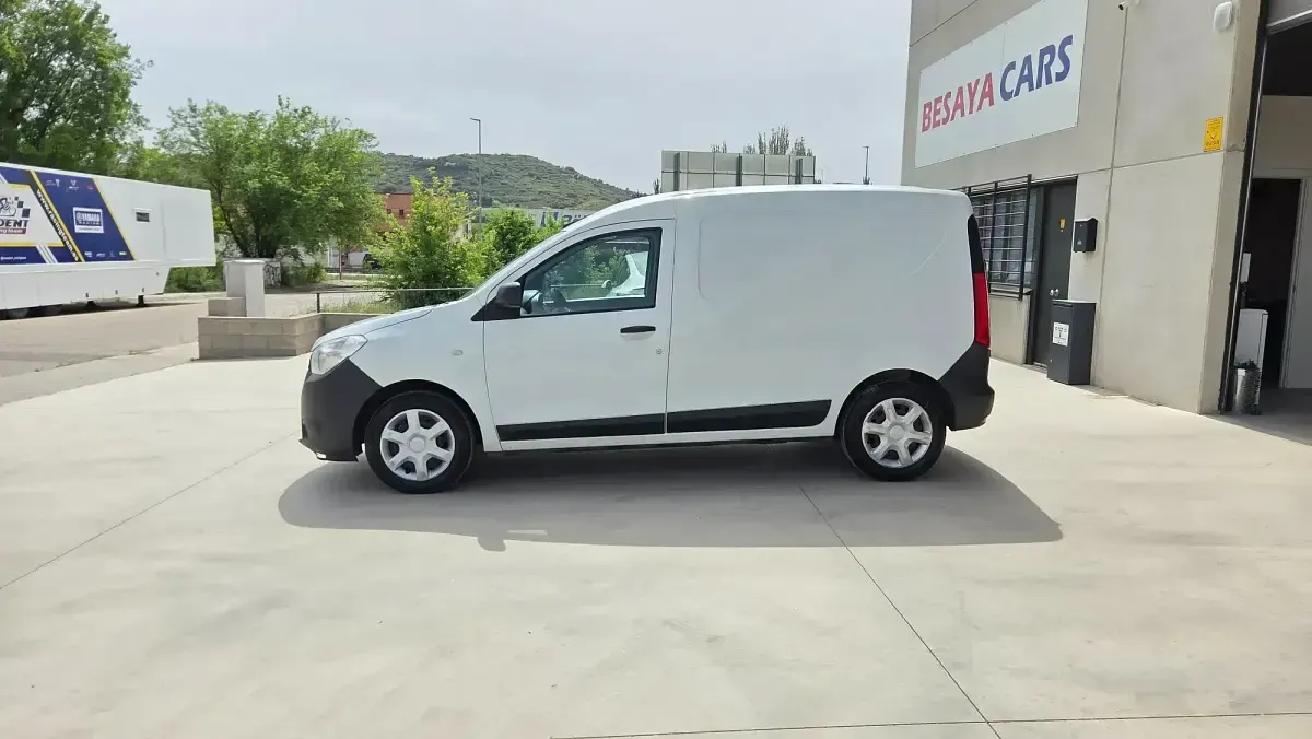 Usado Dacia Dokker Essentiel 100 CV (73 kW) 2019 Blanco Monovolumen