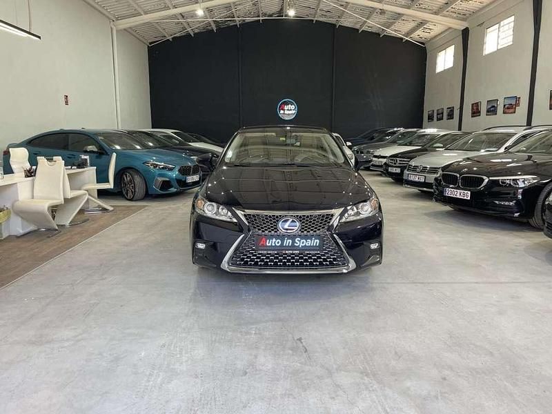 Usado Lexus CT200h Business Edition 136 CV (100 kW) 2019 Azul Utilitario