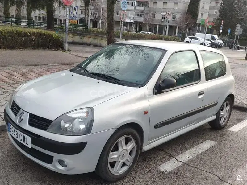 Usado Renault Clio II Extreme 110 CV (80 kW) 2004 Gris / plata Berlina