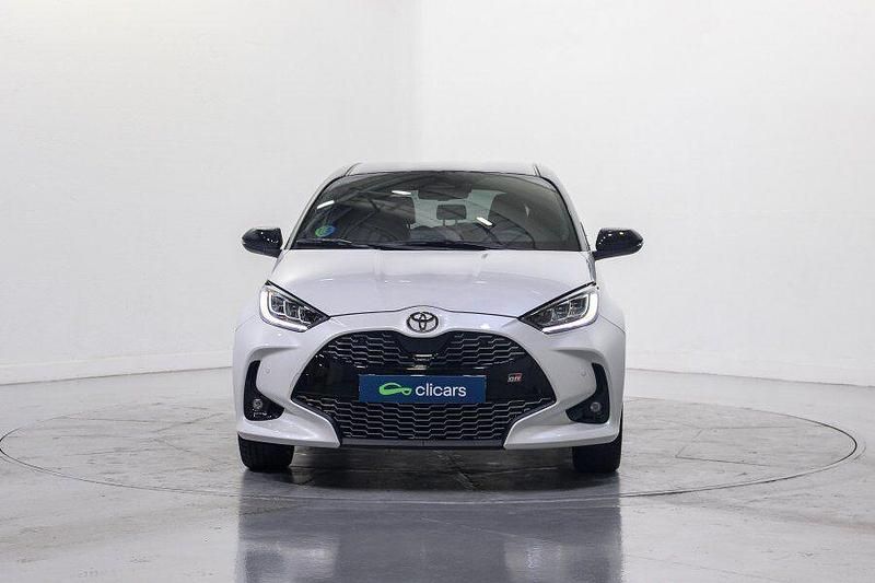 Usado Toyota Yaris Hybrid Plus 130 CV (95 kW) 2025 Blanco Berlina