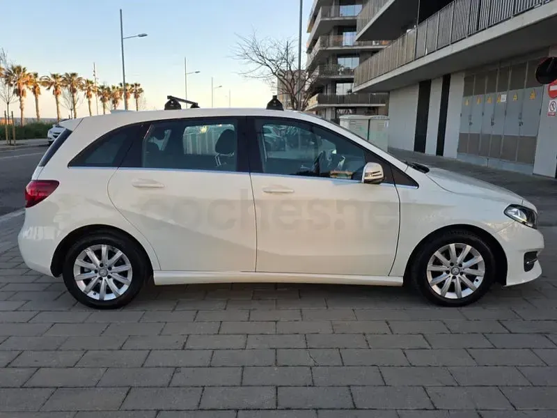 Usado Mercedes B180 Urban 109 CV (80 kW) 2016 Blanco Monovolumen