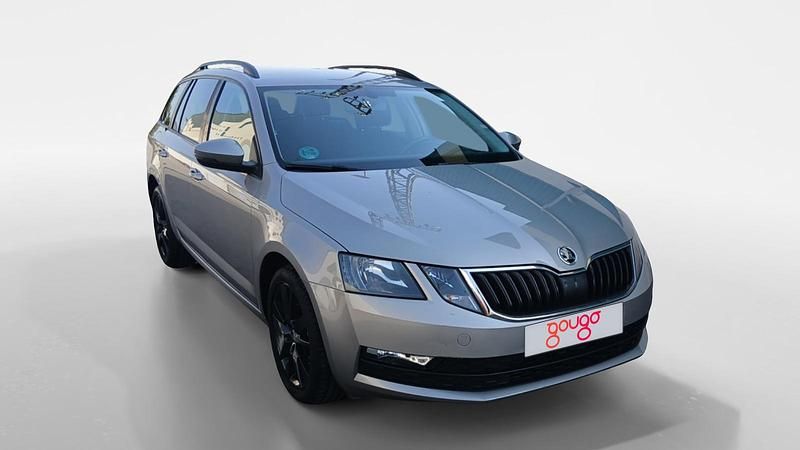 Usado Skoda Octavia Style 150 HP (110 kW) 2018 Cinzento Carrinha