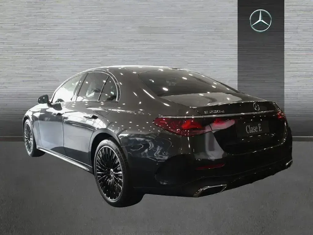 Nuevo Mercedes E220 197 CV (144 kW) 2026 Gris Berlina