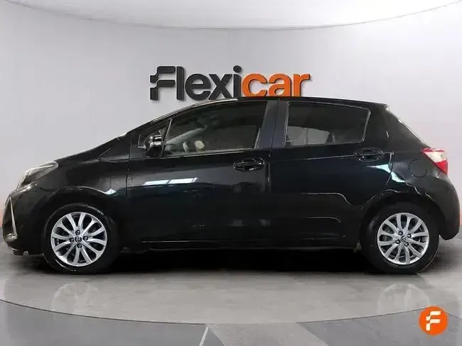 Usado Toyota Yaris City 69 CV (50 kW) 2017 Negro