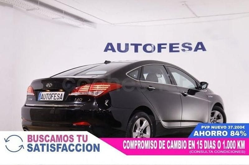 Usado Hyundai i40 136 CV (100 kW) 2014 Negro Berlina