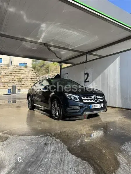 Usado Mercedes GLA200 136 CV (100 kW) 2019 Negro SUV
