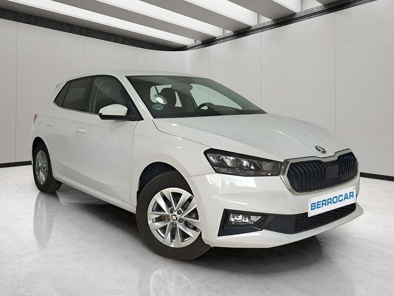 Blanco Usado 2024 Skoda Fabia Selection Utilitario | 16.990 € (Precio justo) - Imagen 1/4