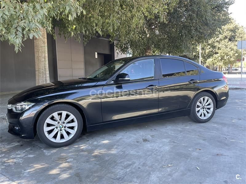 Negro Usado 2016 BMW 318 Comfort Edition Berlina | 12.900 € (Precio justo) - Imagen 1/4