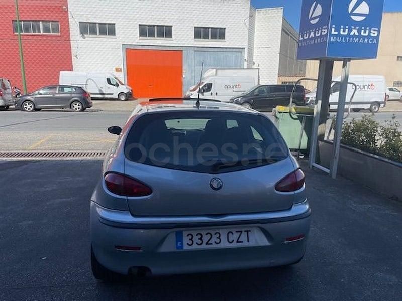 Usado Alfa Romeo 147 Distinctive 115 CV (84 kW) 2004 Gris / plata Utilitario