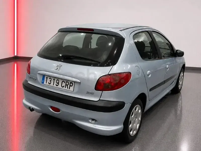 Usado Peugeot 206 70 CV (51 kW) 2003 Gris / plata Berlina