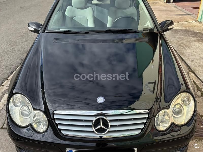 Usado Mercedes C220 143 CV (105 kW) 2005 Negro Berlina