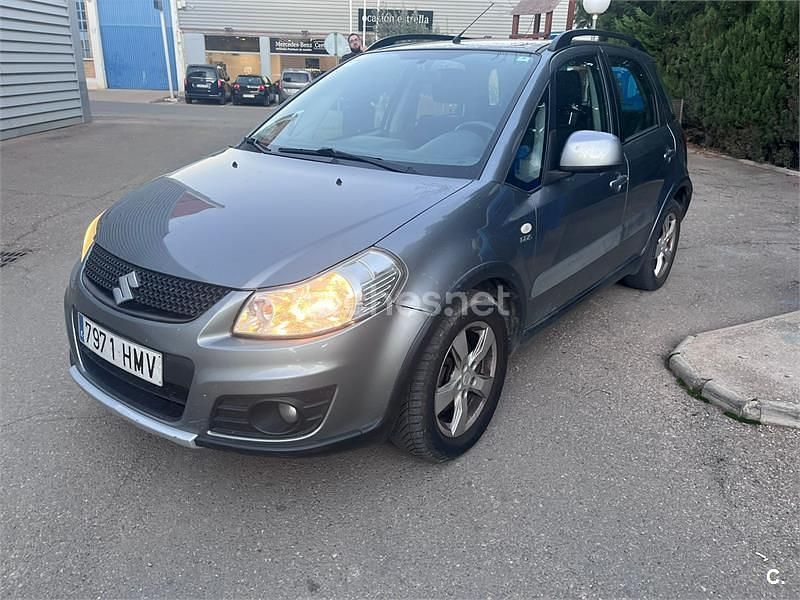 Gris / plata Usado 2012 Suzuki SX4 GL SUV | 4500 € - Imagen 1/4