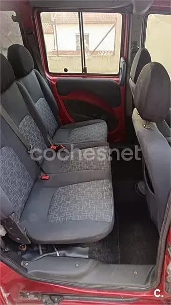 Usado Fiat Doblò 105 CV (77 kW) 2009 Granate Monovolumen