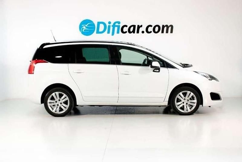 Usado Peugeot 5008 Allure 121 CV (88 kW) 2016 Blanco Monovolumen