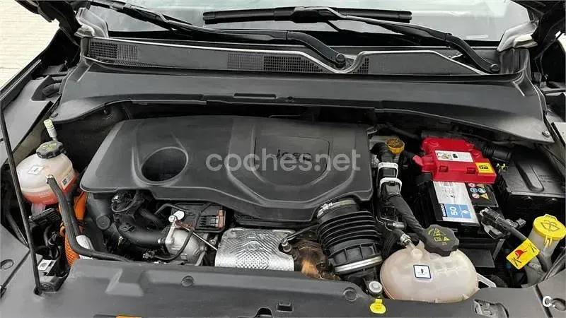 Usado Jeep Compass Trailhawk 240 CV (176 kW) 2020 Gris / plata SUV