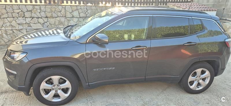 Usado Jeep Compass Longitude 120 CV (88 kW) 2019 Gris / plata SUV