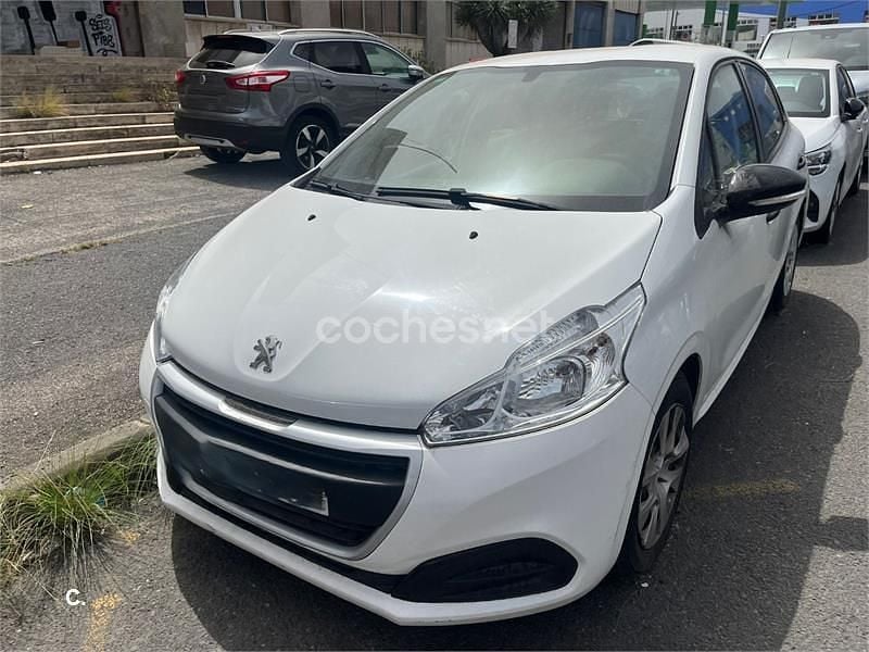 Blanco Usado 2017 Peugeot 208 Access Utilitario | 6200 € (Super precio) - Imagen 1/4